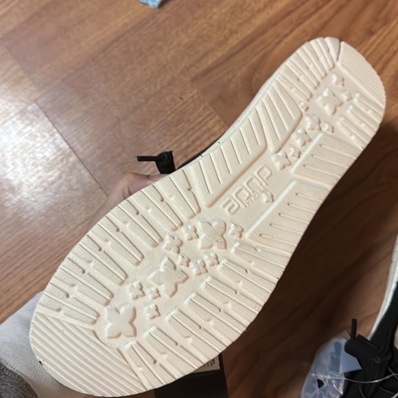 Hey Dude shoes NWT - Picture 3 of 3